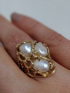 This vintage pearl ring features 3 large fresh water pearls and a small diamond in the center. sz 7 however, this ring can be resized for no additional fee if there is that need. Fresh water pearls measure about 9mm long and about 7mm wide. The whole ring is 1 inch from top to bottom. Vintage Pearl Ring, Rings Brand, Object Design, Jewelry Aesthetic, Aesthetic Board, Pearl And Diamond Ring, Dope Jewelry, Vintage Pearl, Family Party