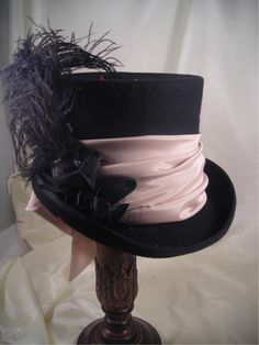 top hat (Steampunk) Top Hat With Feathers, Victorian Hats Men, Circus Top Hat, Crazy Hats, Kentucky Derby Hats