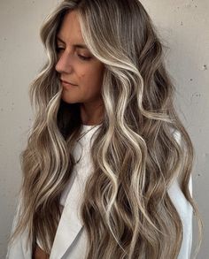 Low Upkeep Blonde Hair, Dark Root Shadow Blonde, Root Shadowed Bronde, Low Maintenance Blonde Hair Dark Root, Vanilla Blonde Balayage Dark Roots, Low Maintenance Highlights, Latte Balayage, Vanilla Hair