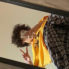 1bedhead Ash, Androgynous Hair, Grunge Guys, Bff Photoshoot Poses, Aesthetic Indie, Fluffy Hair, Bed Head