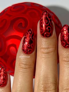 red christmas chrome with matte swirls inspired by one of my favourite baubles ❤️🥀✨ •Rings from Monica Vinader - code NAILOLOGIST20 for 20% off •Wander Gel liner brush - code NAILOLOGIST10 for 10% off •The rest of the products used are from amazon, linked on my storefront 🫶 #nails #nailinspo #nailart #christmasnails #xmasnails #holidaynails #chromenails #nailtutorial Nail Inspo Unique, Elegant Christmas Nail Designs, Red Chrome Nails, Xmas Nail Art, Festive Manicure, Red Chrome, Chrome Nail Art, Chrome Nails Designs, Red Christmas Nails