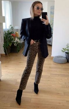 Leopard Jeans Outfit, Leopard Print Pants Outfit, Printed Pants Outfits, Leopard Print Outfits, Animal Print Jeans, Leopard Outfits, Leopard Print Jeans, Leopard Print Pants, Animal Print Outfits