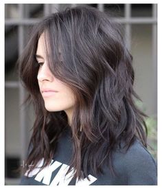 Long Choppy Bobs, Medium Layered Haircuts, Medium Layered Hair, Medium Layered, Choppy Bob Hairstyles, Medium Hairstyles, Peinados Fáciles Para Cabello Corto, Hairstyles Curly, Mid Length Hair