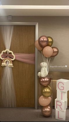 Baby Coming Home Decorations, Welcome Baby Decoration Ideas, Hospital Decoration, Baby Handprint Crafts, Candy Birthday Cakes, Baby Shower Sweets, Baby Welcome, Happy Birthday Love Quotes