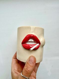 #губы #керамикаручнойработы #lipstick #ceramics #decor #kissimmee #lips # Strange Decor, Ceramics Decor, Easy Clay Sculptures, Diy Gift Set, Astuces Diy, Clay Diy Projects, Diy Ceramic, Keramik Design