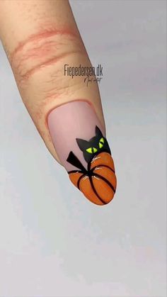 Simple Nail Art Videos, Nail 2023, Kutek Disney, Halloween Acrylic, Nail Art Designs Images, Nail Art Techniques