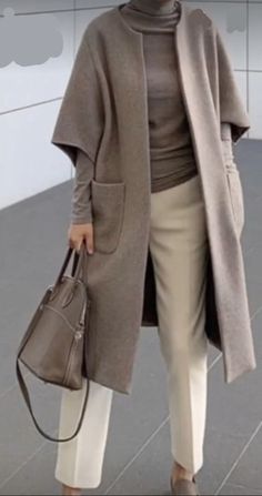 Gaun Fashion, Classic Style Outfits, Clothes Winter, Coat Women Fashion, Women Dresses Classy, Woman Suit Fashion, 60 Fashion, Classy Fashion, Fashion Mistakes