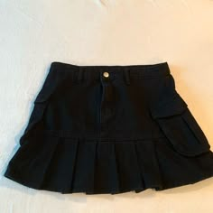 Black Cute Clothes, Black Miniskirt Outfits, Black Mini Pleated Skirt, Black Jeans Skirt, Pleated Jean Skirt, Mid Thigh Skirt, Denim Skirt Black, Diy Skirts, Skirt Aesthetic