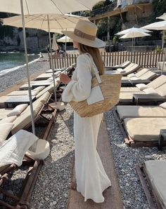 Beach Outfit Modest, Soft Life Era, Beach Resort Outfits, South Africa Honeymoon, Women Beach Outfits, Gentle Woman, Dubai Outfits, Elegant Classy Outfits, Style Désinvolte Chic