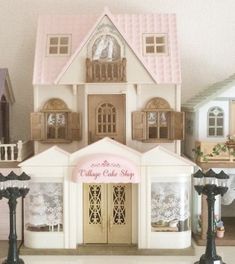 there is a doll house with all its accessories