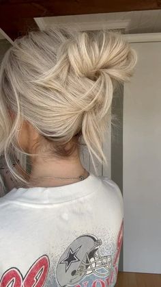 Updo With Hair Clip, Wedding Bun Tutorial, Bun Hacks, Messy Bun For Long Hair, Short Hair Updo Easy, Full Ponytail, Messy Bun For Short Hair, Hairstyles Instagram