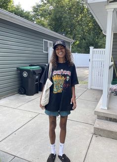 Comfy Summer Clothes, Teddy Fresh Aesthetic, Gardening Outfits, Birkenstock Taupe, Vintage Graffiti, Birkenstock Boston Clogs, Clogs Birkenstock, Taupe Shoes, Oversized Y2k