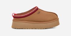 This is the women's clog you've been looking for. Our platform outsole gives you that of-the-now lifted vibe, with a secret-sturdy step-in feel. Our ultra-lush UGG®plush lining and insole will wrap your feet in moisture-wicking dreamy softness you crave in a slip-on shoe. And our playful UGG®braid detail is a look only UGG® can create, and only you can wear. This is one of those moments where we can say with all sincerity: if you love the Tasman, you'll love the women's Tazz Slipper. This platfo Ugg Tazz, Custom Window Blinds, Area Rug Pad, Cleaning Curtains, Lantern Floor Lamp, Clogs Style, Suede Slippers, Clothes Drying Racks, Roller Shades