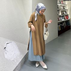 Modest Hijabi Outfits Casual, Hijabi Dresses Casual, Brown Outfit Hijab, Islamic Modest Fashion, Modest Outfits Muslim, Modest Winter Outfits, Islamic Fashion Dresses, Vintage Girls Clothes