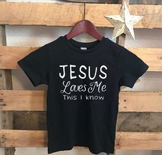 Toddler Shirt Ideas, Kids Tees Design, Church Shirt Designs, Christian Kids Shirts, Christian Outfits, Cricut Business, Bible Prints, Christian Shirts Designs, Cricket Ideas