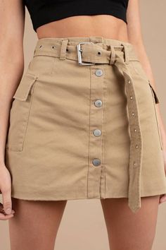 Khaki Skirt Outfits, Mini Skirt Dress, Khaki Skirt, Rock Outfit, Skirt Denim, Mode Casual, Casual Skirt, Ladies Dress Design, Skirt Outfits