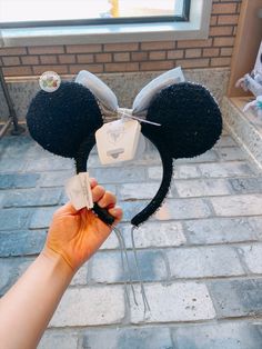 Exclusive Minnie Mouse "All Over Gemstone" Ear Headband is released at Shanghai Disney Resort Today~!! Size: Free Aulani Disney Resort, Shanghai Disney Resort, Disney Aulani, Hong Kong Disneyland, Disney Shanghai, Calendar Stickers, Disney California, Tokyo Disney Resort, Disney Resort