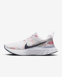 Cute Running Shoes Nike, Cute Running Shoes, Nike Inspiration, Running Goals, Nike React Infinity Run, Run 3, Short A, Keep Running, Cute Nikes