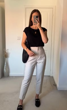 Basic Business Casual Outfits For Women, Work Outfits Women No Heels, Spring Corporate Outfits, Short Sleeve Work Outfits, Bank Teller Outfit Summer, Young Business Casual Outfits, Coorporate Girl Outfit, Clinic Outfits Business Casual, Buisness Casual Women Outfits Summer