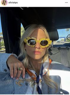 Loewe Flower, Preppy Instagram, Surf Girl Aesthetic, Fashion Girlies, Girl Ootd, Nails 2024, Trending Sunglasses