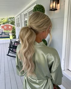 Voluminous bridal party pony. Pagent Hair Ponytail, Slick Back Hairstyles Bridesmaid, Bridesmaids Wedding Hair, Ponytail Updo Bridesmaid, Prom Hair Updos For Medium Hair, Formal Hairstyles Blonde Hair, Bridal Pony Hairstyles, Wedding Hair High Pony, Bridemaids Updos For Long Hair