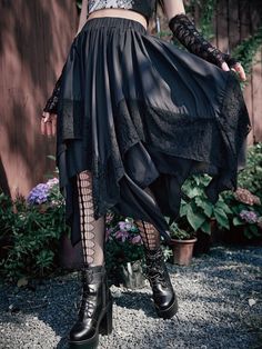 Goth Contrast Lace Hanky Hem Skirt | SHEIN USA Witchy Dress Outfit, Goth Fashion Casual, Witch Skirt, Space Goth, Witchy Clothing Aesthetic, Dark Fae Aesthetic Clothes, Witch Clothes Aesthetic, Diy Witch Skirt, Layered Witch Skirt