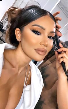 Hottest Makeup Looks, Baddie Smokey Eye, Baddie Makeup Aesthetic, Simple Glam Makeup, Full Glam Makeup Looks Brown Eyes, Seductive Makeup Look Smokey Eye, Smokey Eye Makeup Latina, Dark Glam Makeup, Brown Smokey Eye Makeup On Dark Skin