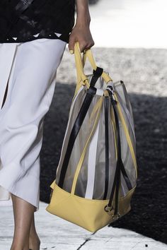 3.1 Phillip Lim at New York Fashion Week Spring 2020 - Details Runway Photos Edgy Shoes, Phillip Lim Bag, Street Style Bags, Fashion Week Spring 2020, Diy Leather Bag, Trendy Handbags, Classic Handbags