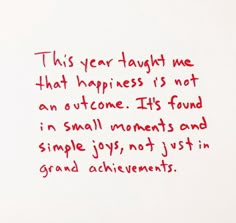 a piece of paper with writing on it that says, this year taught me that happiness is not an audience its found in small moments and single joy