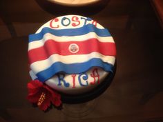 a cake decorated with the costa rican flag and name costa rica on it's side