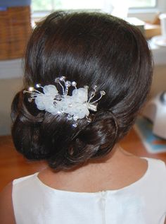 For Amber's hair minus THAT flower clip Aries Hair, Wedding Hairstyles For Kids, Flower Girl Updo, Girl Updo, Communion Hair, First Communion Hairstyles, Wedding Dresses Vintage Princess, Girls Updo, Communion Hairstyles