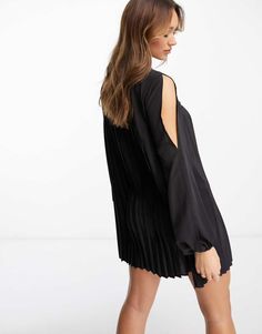 Dresses by ASOS DESIGN Doing it for the glam High neck Cut-out panels Pleated front and back Regular fit Dress With Split, Party Fashion, Black Fashion, High Neck, Cut Out, Split, Asos, Street Style, Mini Dress