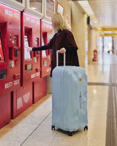 Elevate your travel style with the iconic CRASH BAGGAGE Trunk Suitcase. Crafted with innovative dented design, this suitcase is both fashion-forward and functional. Its 100% polycarbonate construction ensures durability, while the TSA-approved lock provides security. Maneuver effortlessly with the 360° spinner wheels, and stay organized with its interior pockets and versatile compartments. With a capacity of 120 liters, it's perfect for storing outfits, making it ideal for long weekends or busin Large Suitcase Travel, Trunk Suitcase, Cute Luggage, Suitcase Travel, Large Suitcase, Best Luggage, Sports Camp, Tsa Approved, Mens Eyewear