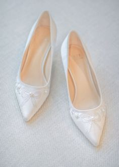 Comfortable Wedding Flats, Bride Shoes Low Heel, Comfortable Wedding Shoes Flats, Comfortable Wedding Heels, Mother Of The Bride Shoes, Kitten Heel Wedding Shoes, Wedding Shoes High Heels, Gold Wedding Shoes, Ivory Bridal Shoes