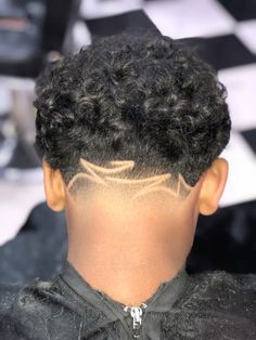 AMERICANO 🇺🇸 Temp Fade Haircut, Caine Husky, Fade Haircut Designs, Neymar Vs, Low Taper Fade Haircut, Low Taper Fade, Undercut Designs, Taper Fade Haircut, Taper Design