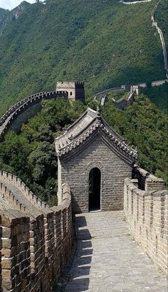 the great wall of china with stairs leading up to it