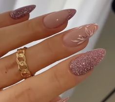 Light Pink Nails, Fancy Nails Designs, Modern Nails, Gold Nail, Classy Acrylic Nails, Pink Nail Designs, Bling Acrylic Nails, Elegant Nails, Classy Nails