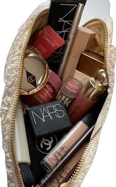 Make Up Aesthetic Products, Clean Makeup Aesthetic, Good Makeup, Makeup Cute, High End Makeup