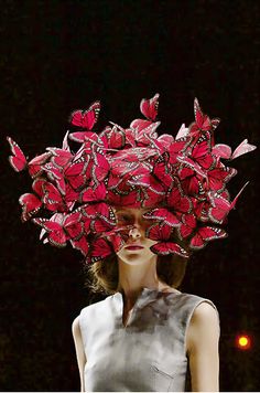 Phillip Treacy for McQueen. Junk Kouture, Alexander Mcqueen Ready To Wear, Red Butterfly, Flower Crowns, Moda Vintage, Donna Karan