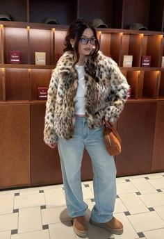 Fur Coat Outfits, Inspi Outfit, Dinner Fits, Autumn Fits, Paris Outfits, Fall Inspo, Coat Outfits, Winter Style