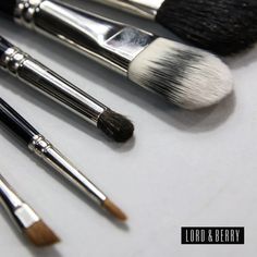 To create defined lines and perfect blending, ensure you have the best brush to create your look. In our collection, we have makeup brushes for lips, eyes, face - all brushes you need for your perfect makeup. Best Brushes, Perfect Makeup, Powder Brush