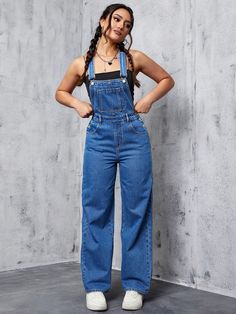 Womens Denim Overalls, Jeans Overall, Denim Outfits, Chique Outfits, Denim Dungarees, Skirt Denim, Denim Blouse, Jeans Casual, Denim Overalls