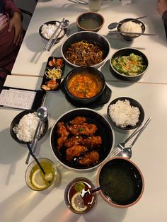 a table topped with bowls filled with different types of food