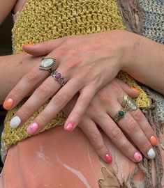 Simple Mismatched Nails, Nails In The 70s, Masc Pride Nails, Lesbian Nails Aesthetic, Lesbian Fingernails, Short Nails And Rings, Short Nails With Rings, Lesbian Flag Subtle, Two Different Colors On Each Hand Nails