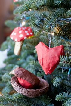 the ornaments on the christmas tree are made to look like they have been put together