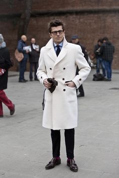 XXX Mantel Outfit, Peacoat Men, Overcoat Men, Color Combinations For Clothes, England Fashion, Cargo Jacket, Men Street, White Coat