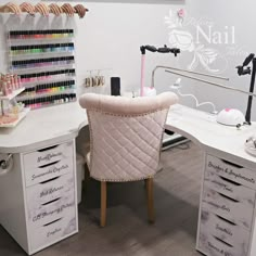 🇨🇦 Talia Nail Tales on YouTube on Instagram: “Updated #NailDeskTour is now up on #taliasnailtales 💅🏻 . Direct link in my bio to watch 📹 . I really downsized the amount of items I had in…” Nail Tech Instagram Bio Ideas, Nail Office Ideas, Diy Nail Table, Diy Nail Desk, Nail Bar Ideas Small Spaces, Small Nail Salon, Nail Tech Desk, Nail Tech Room Ideas Home, Nail Studio Ideas Home