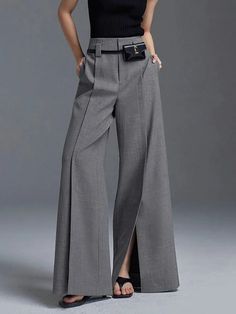 Celana Fashion, Mode Kimono, Mode Boho, Grey Trousers, Formal Suits, Looks Chic, Wide Pants, Komplette Outfits