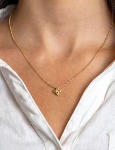 This Roberto Coin Princess Flower Pendant Necklace is crafted from 18k yellow gold and features four petals with smooth surfaces and intricately twisted edges that come together to create a stunning flower. This simple necklace will add a feminine and romantic touch to any look, featuring the Roberto Coin signature hidden ruby as a gift of good wishes to the wearer. Details •18k yellow gold •Small pendant Style# 7771367AYCH0 Small Gold Pendant, Roberto Coin Necklace, Roberto Coin Jewelry, Small Pendant Necklace, Flower Necklace Gold, Clean Gold Jewelry, Princess Flower, Coin Pendant Necklace, Roberto Coin