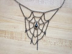 Chain Spider Web, Chainmail Spiderweb, Halloween Wire Wrapped Jewelry, Spiderweb Chain, Halloween Necklace Diy, Web Outfit, Spiderweb Jewelry, Cullen Wedding